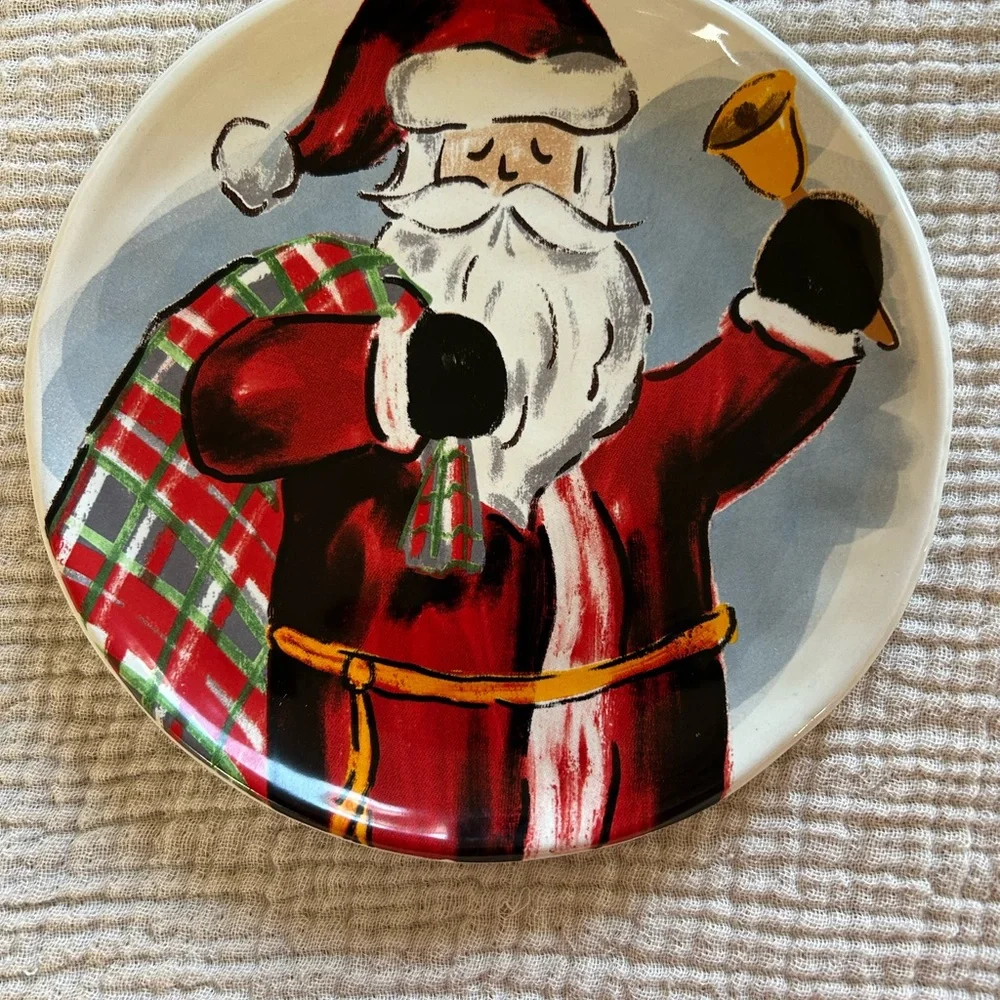 Mud Pie Santa Holding Gift Sack Christmas  8” Ceramic 8” Salad Plates. Set of 2